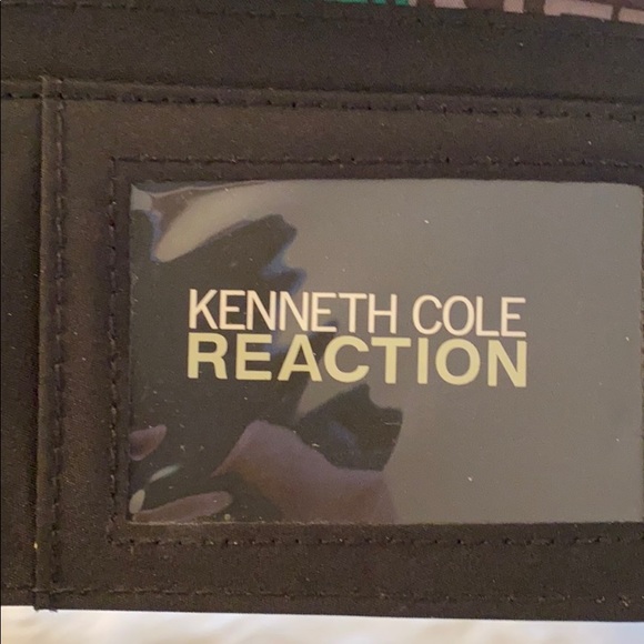 Kenneth Cole Reaction Wallet - Picture 5 of 6